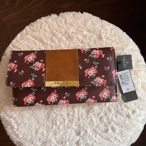 NWT Tahari RFID 14 Credit Card Clutch Wallet - Vegan Leather & Pansies material